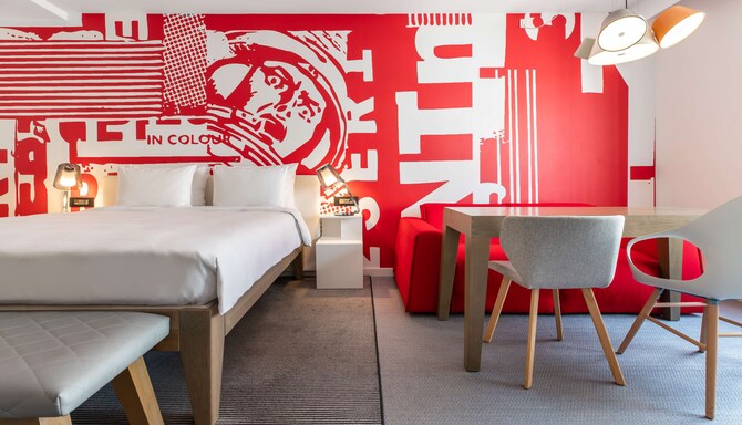 Radisson RED Brussels - Junior Suite with king bed and sofa bed