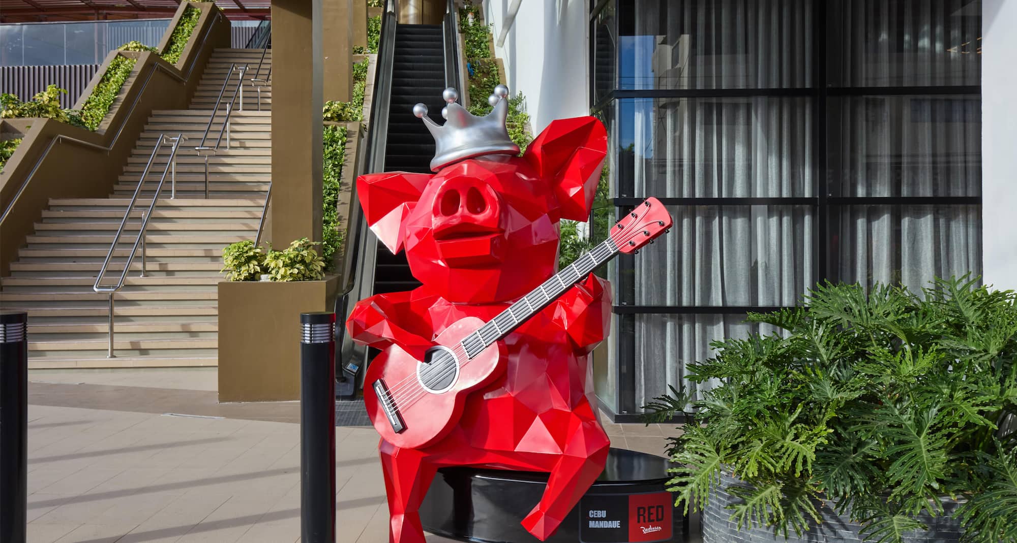 Radisson RED Cebu Mandaue - Piggy Boy