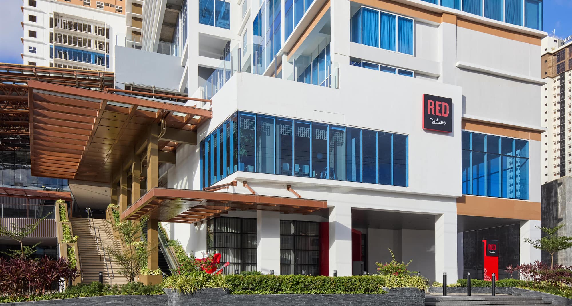 Radisson RED Cebu Mandaue - Radisson RED Cebu - Facade Building