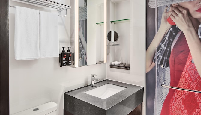 Radisson RED Cebu Mandaue - Deluxe Room - High Floor