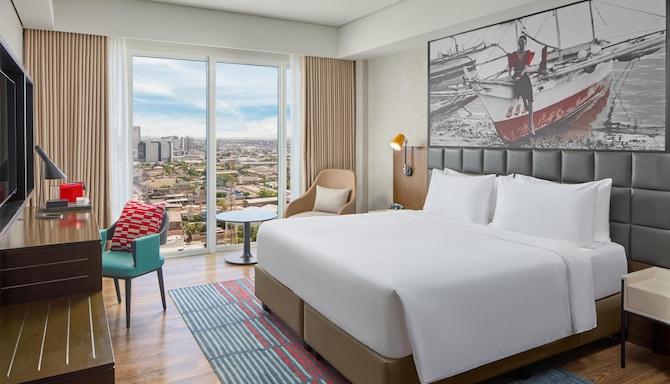 Radisson RED Cebu Mandaue - Superior Room - King bed