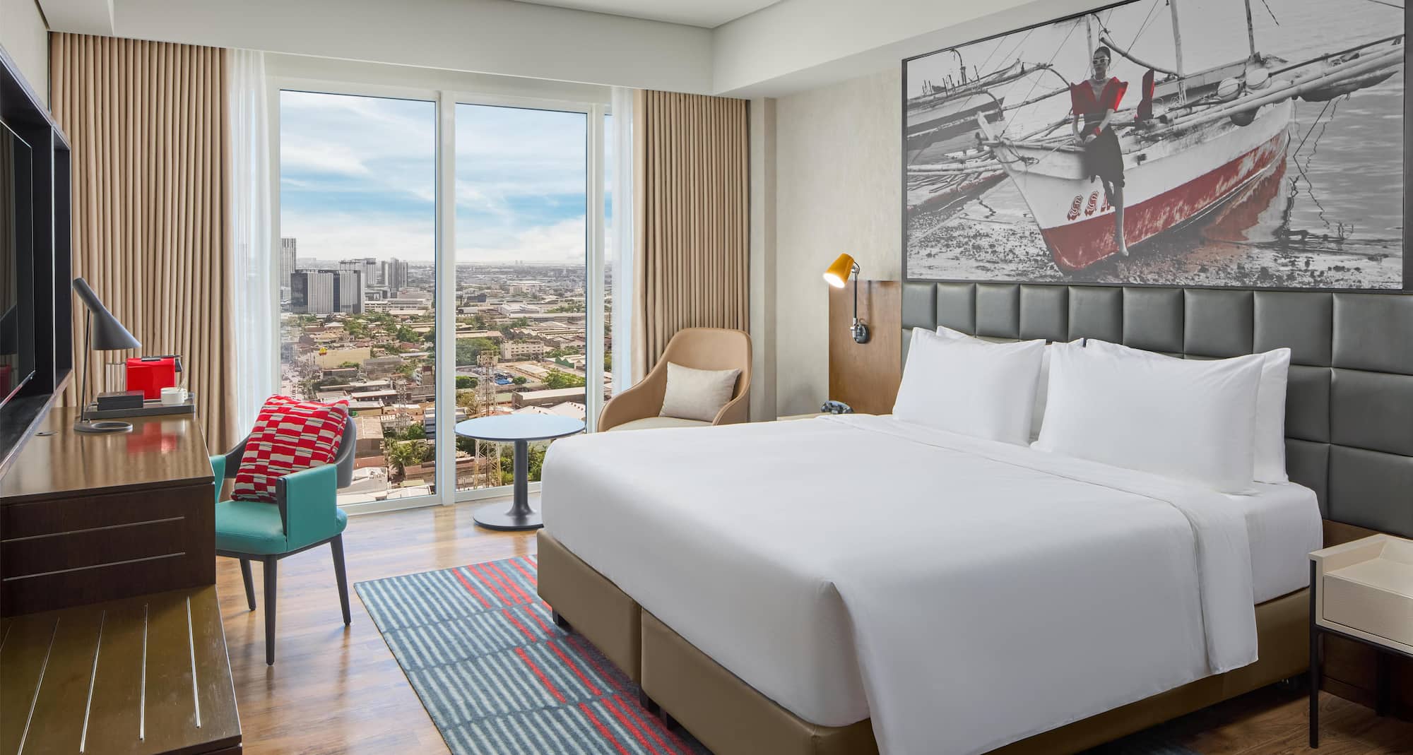 Radisson RED Cebu Mandaue - Superior Room - King bed