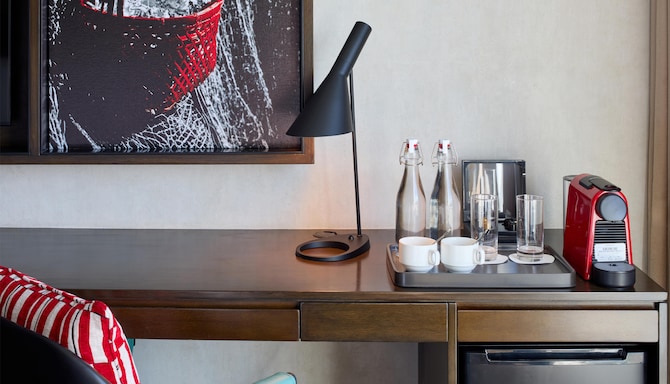 Radisson RED Cebu Mandaue - Superior Room - King bed