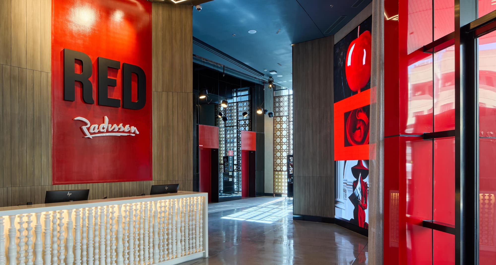 Radisson RED Cebu Mandaue - Front Desk and Lobby