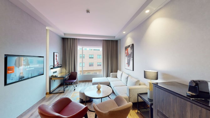 Radisson RED Chandigarh Mohali - Suite Room