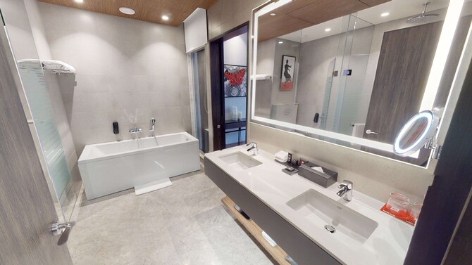 Radisson RED Chandigarh Mohali - Suite Bath