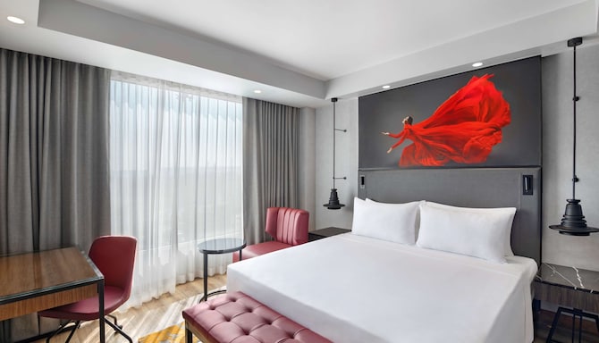 Radisson RED Chandigarh Mohali - Junior Suite bedroom