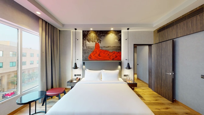 Radisson RED Chandigarh Mohali - Suite Bedroom