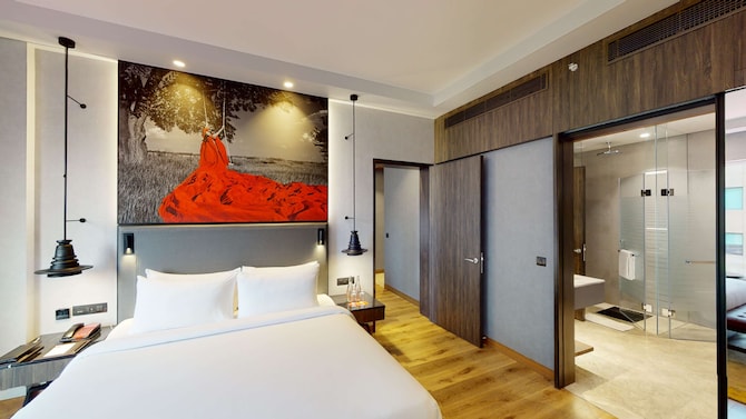 Radisson RED Chandigarh Mohali - Suite Bedroom