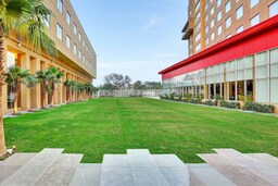Radisson RED Chandigarh Mohali - Lawns
