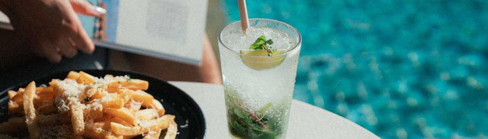 Radisson RED Danang - Pool - FandB