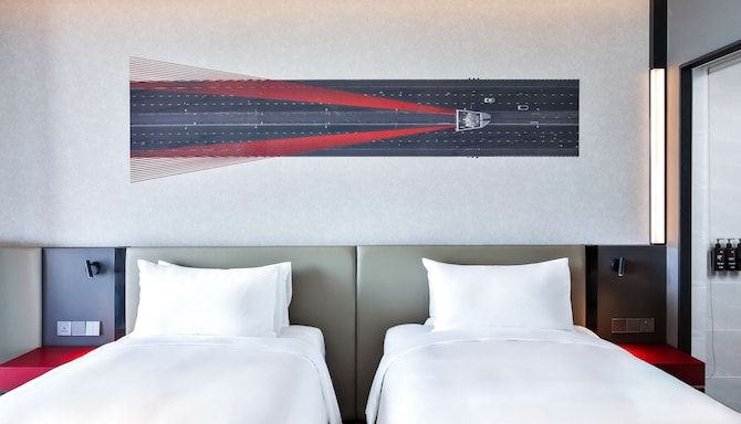 Radisson RED Danang - Superior Room - Tran Thi Ly Bridge Artwall