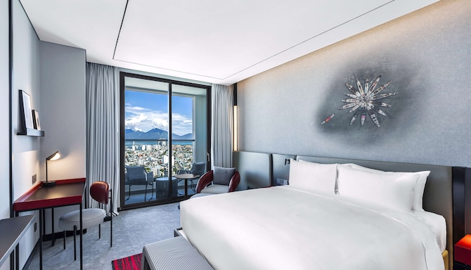 Radisson RED Danang - Executive Room - City View