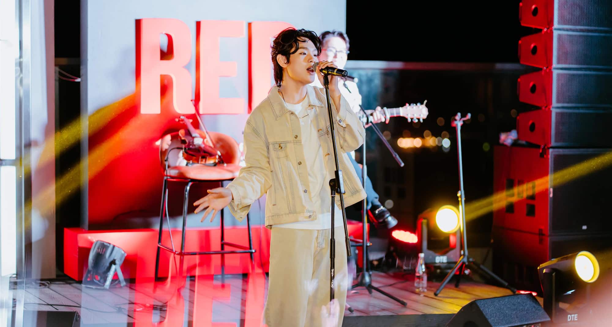 Radisson RED Danang - The RED Live