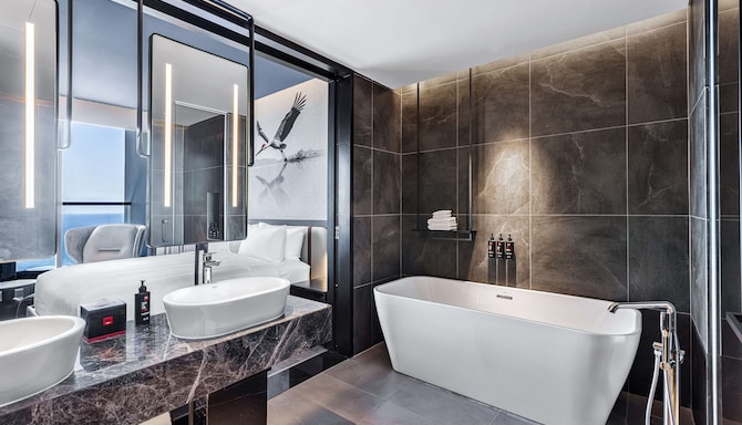 Radisson RED Danang - Suite - Bathroom