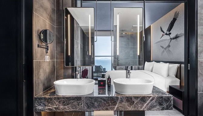Radisson RED Danang - Suite - Bathroom