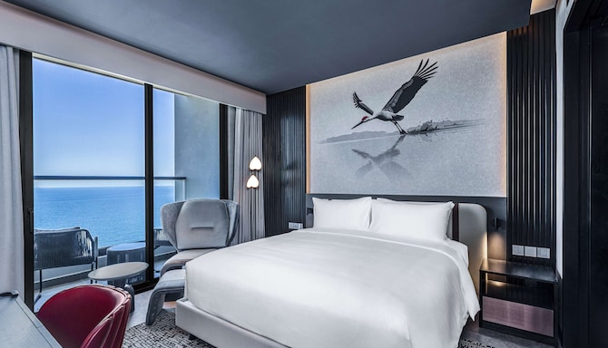 Radisson RED Danang - Suite with ocean view