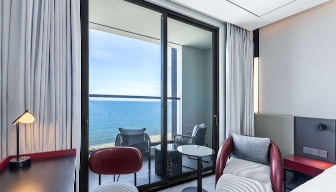 Radisson RED Danang - Deluxe Room - Ocean View
