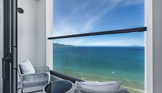 Radisson RED Danang - Ocean View - Executive Room