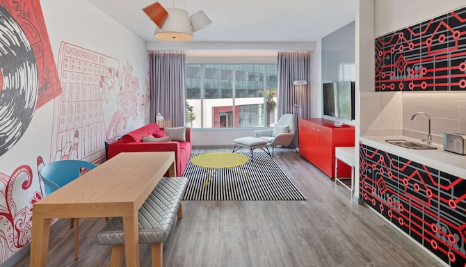 Radisson RED Hotel, Dubai Silicon Oasis - Apartment