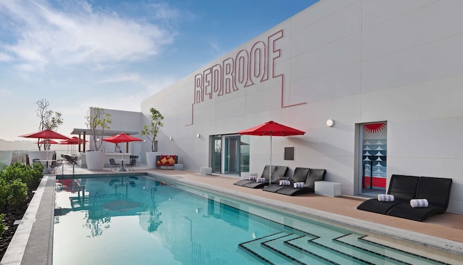 Radisson RED Hotel, Dubai Silicon Oasis - Pool