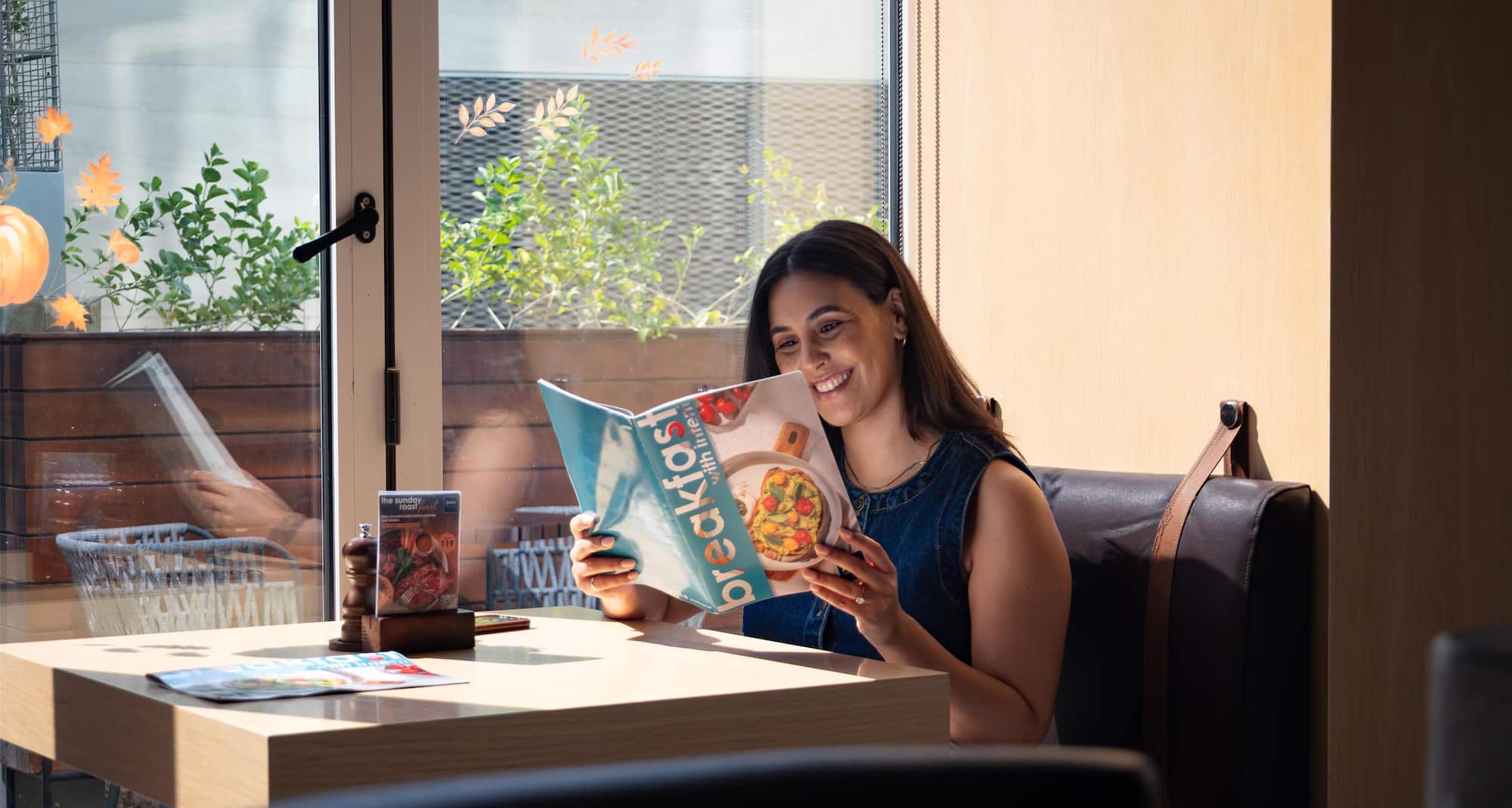 Radisson RED Dubai Silicon Oasis - Dining at Jones the Grocer