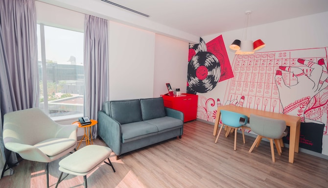 Radisson RED Dubai Silicon Oasis - Suite
