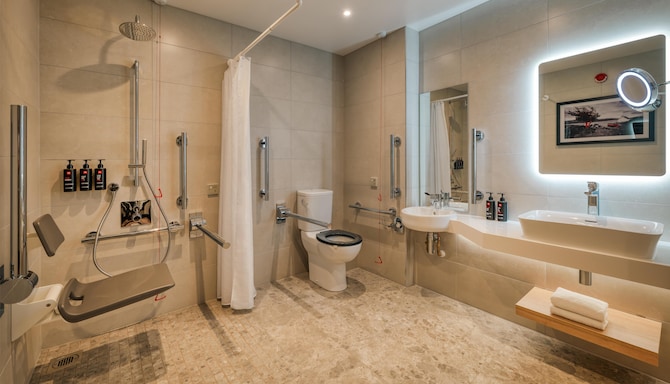Radisson RED Galway - Accessible Room - Bathroom