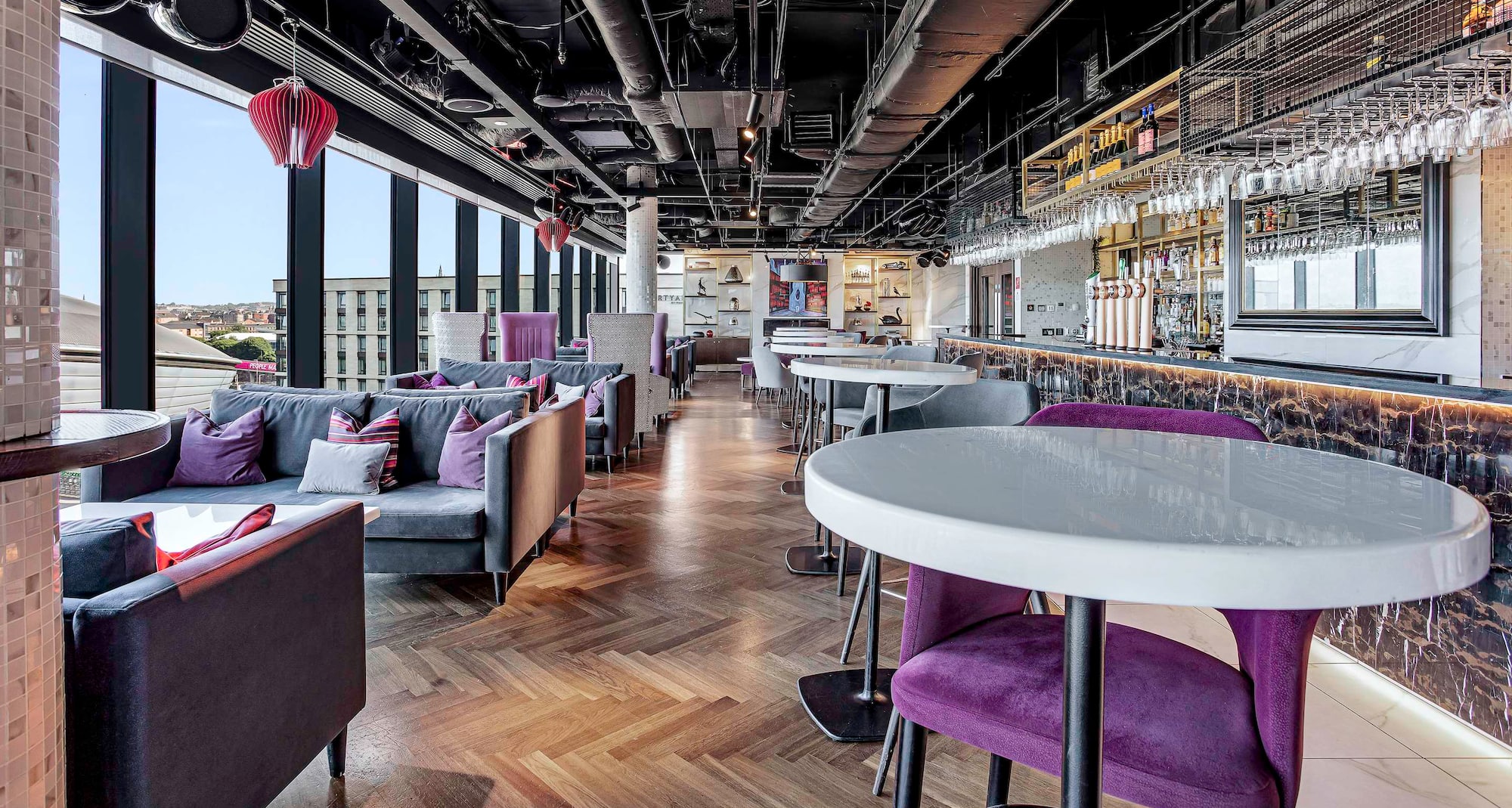 Radisson RED Glasgow - Red Sky Bar