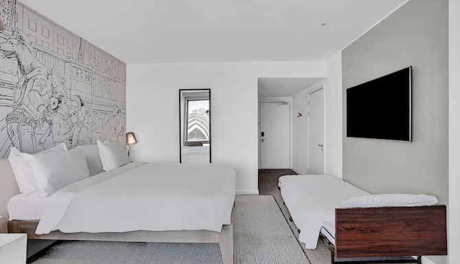 Radisson RED Glasgow - Family Stay room