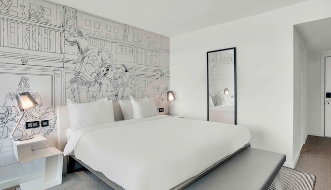 Radisson RED Glasgow - Superior Room - Hydro view