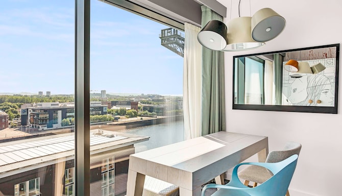 Radisson RED Glasgow - Superior Room River View
