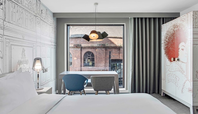 Radisson RED Glasgow - Standard Room