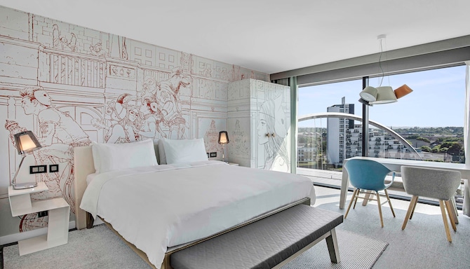 Radisson RED Glasgow - Superior Room - River view