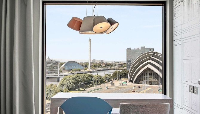 Radisson RED Glasgow - Superior Room - Hydro view