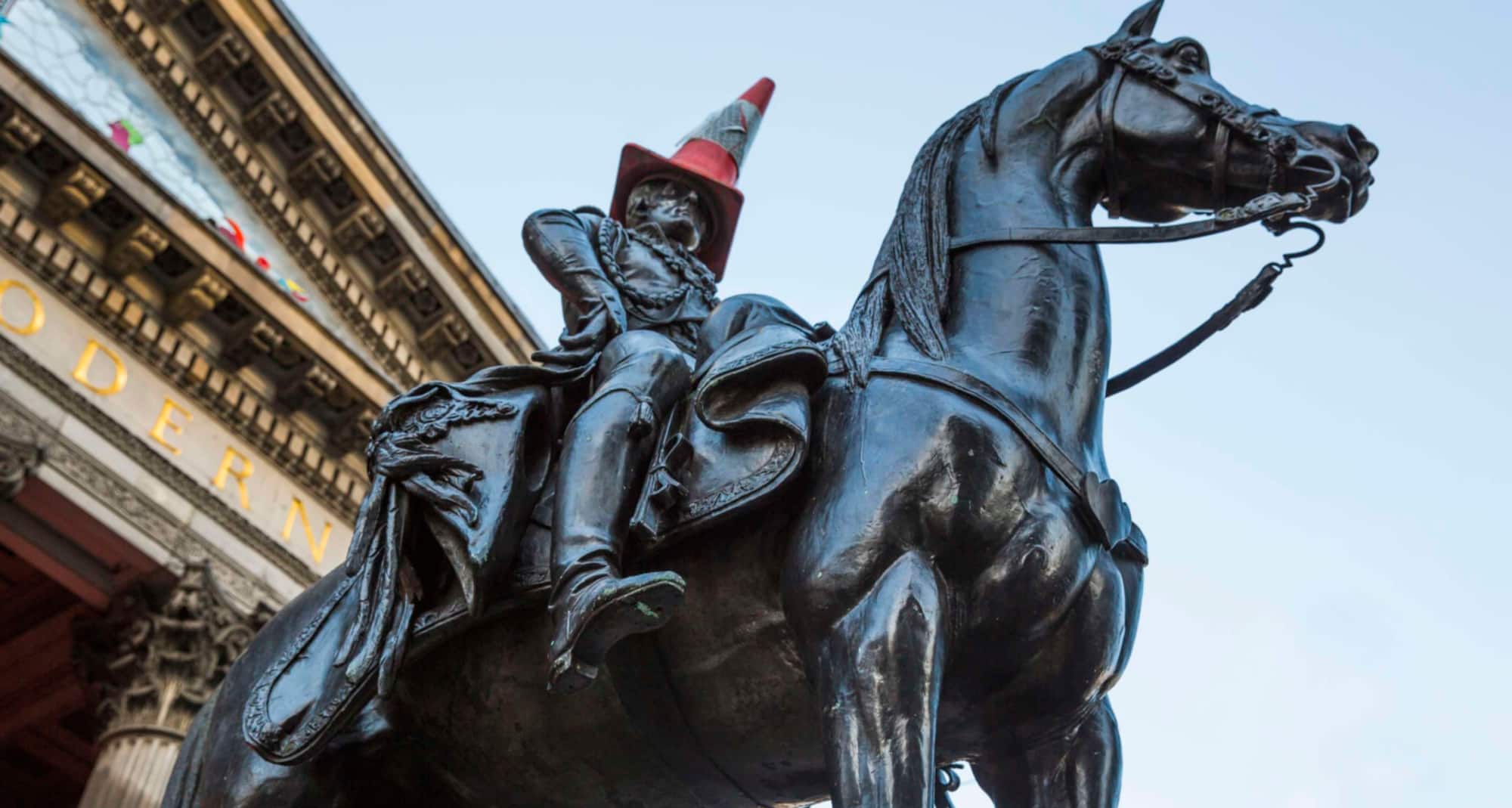 Radisson RED Glasgow - Wellington Statue
