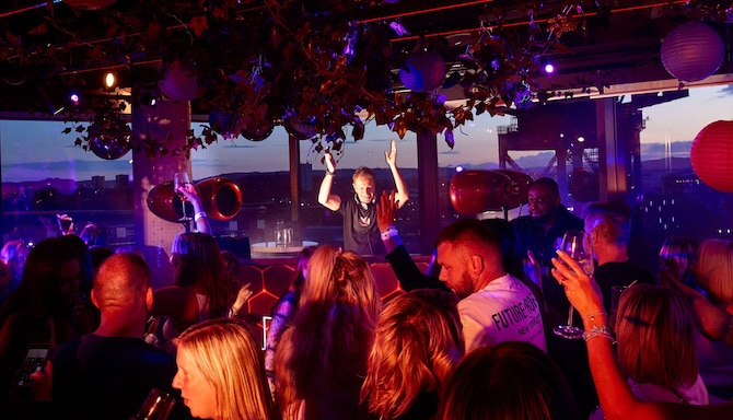 Radisson RED Glasgow - Skyline Events at RED Sky Bar