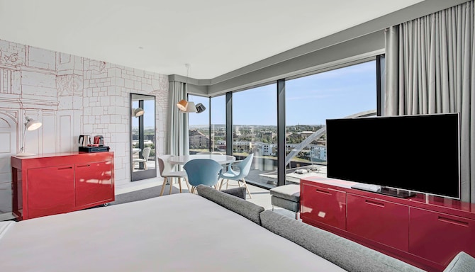 Radisson RED Glasgow - Junior Suite - River View