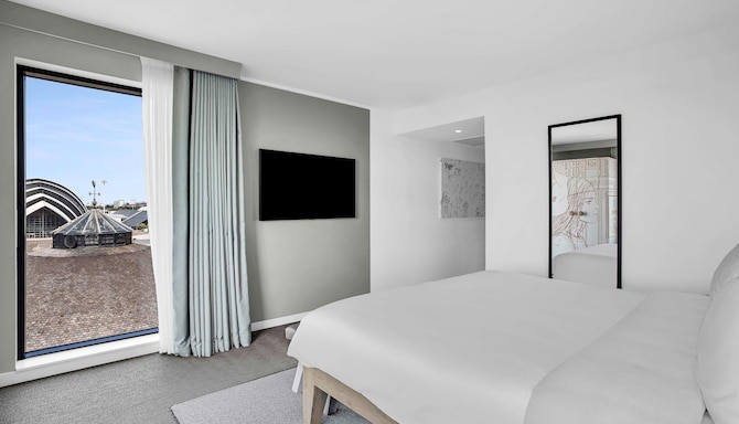 Radisson RED Glasgow - Junior Suite - Hydro View