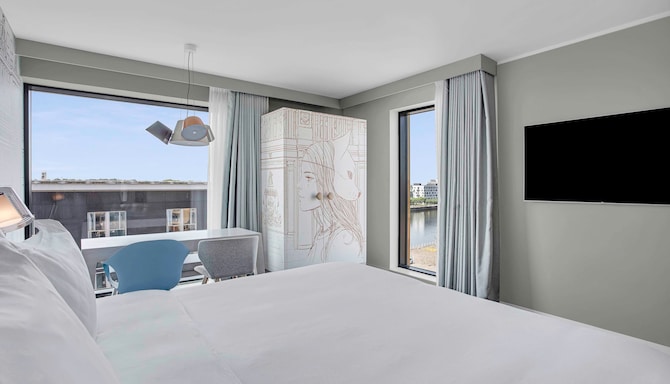 Radisson RED Glasgow - Junior Suite - Hydro View