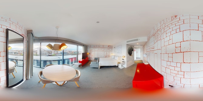 Radisson RED Glasgow - Junior Suite - River View