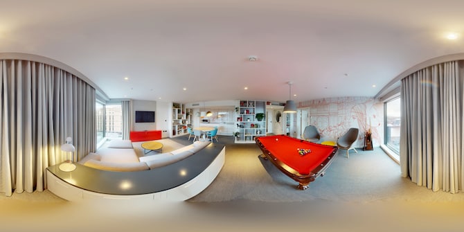 Radisson RED Glasgow - Sweet Suite - Living Room