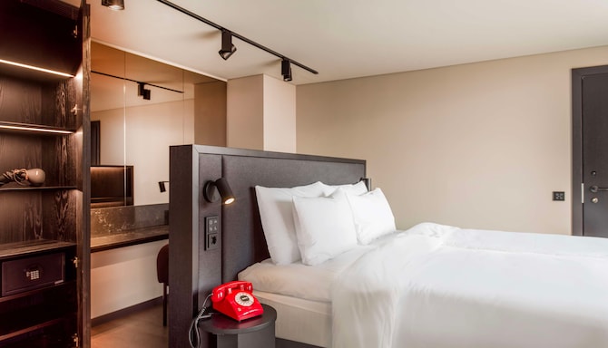 Radisson RED Helsinki - Hotellihuone