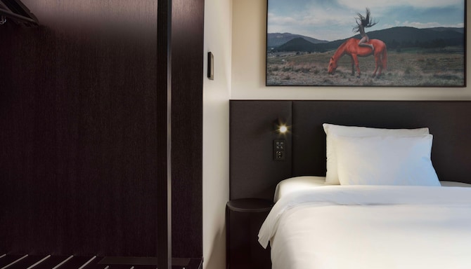 Radisson RED Helsinki - Hotellihuone