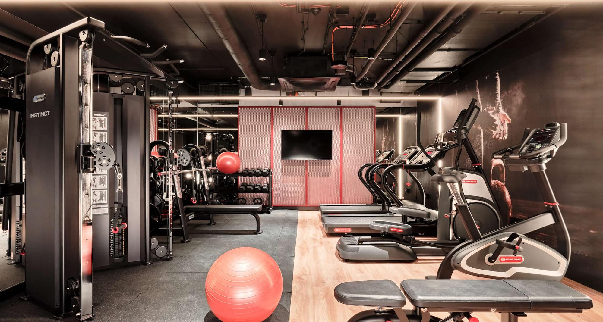 Radisson RED Hotel and Radisson RED Apartments, Krakow - Gym