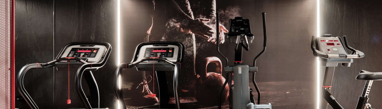 Radisson RED Hotel and Radisson RED Apartments, Krakow - Gym