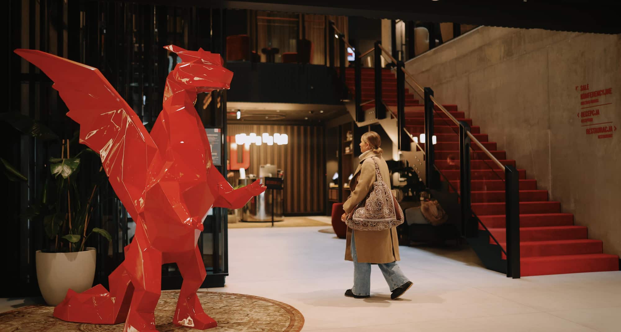 Radisson RED Hotel & Radisson RED Apartments, Krakow - منظر البهو