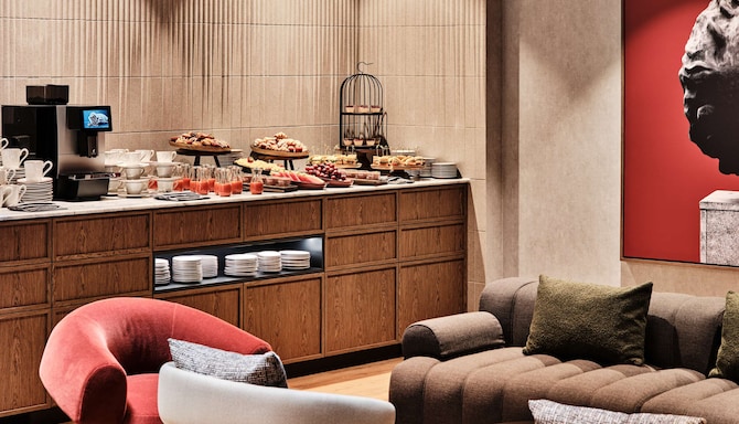 Radisson RED Hotel and Radisson RED Apartments, Krakow - Meetings and Events foyer