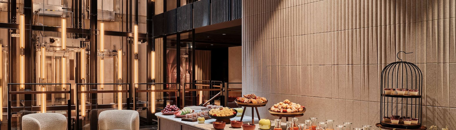 Radisson RED Hotel and Radisson RED Apartments, Krakow - Meetings and Events foyer