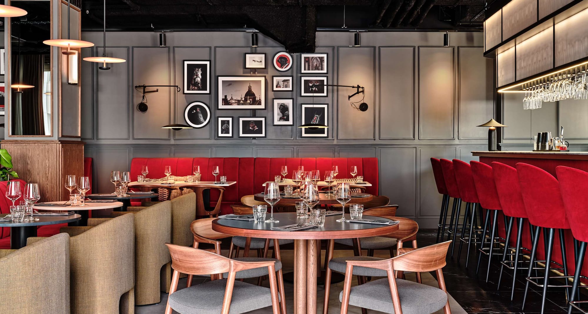 Radisson RED Hotel and Radisson RED Apartments, Krakow - Restaurant and Bar